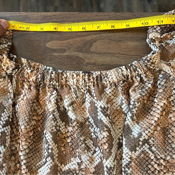 Guess Tan and Cream Snake Print Y2K Blouse - Picture 7 of 10